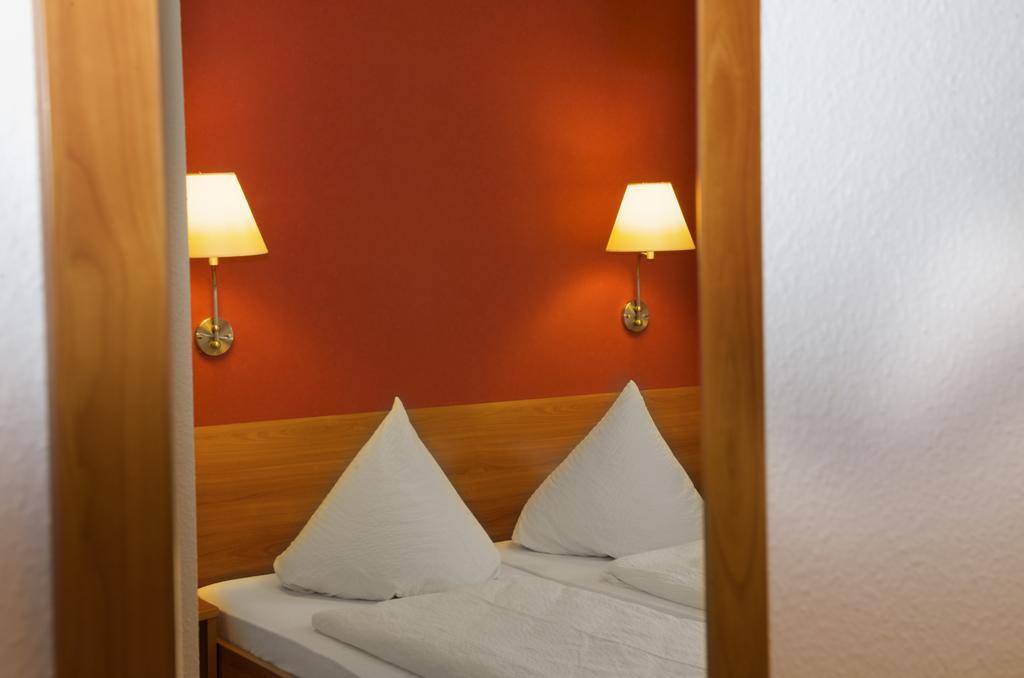 Gasthof zum Kreuz Neuenburg am Rhein Zimmer foto