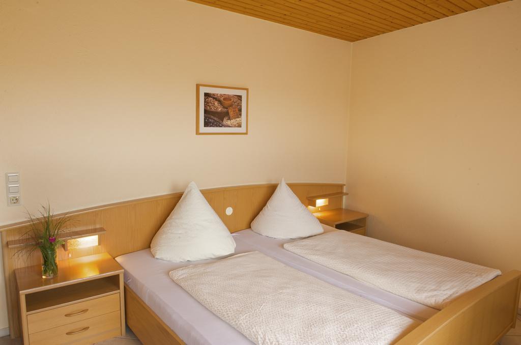 Gasthof zum Kreuz Neuenburg am Rhein Zimmer foto